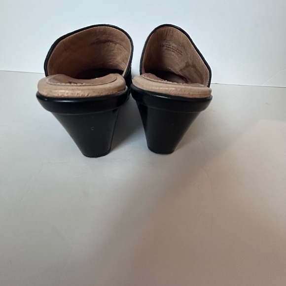 Sofft Sandals Womens 8.5 M Studded Mule Clogs Heel 1009357 Black Leather Slip On - Picture 4 of 5